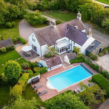 Plas Newydd With Swimming Pool, Fire Pit, And Log Fires Villa Rhiw Kültér fotó