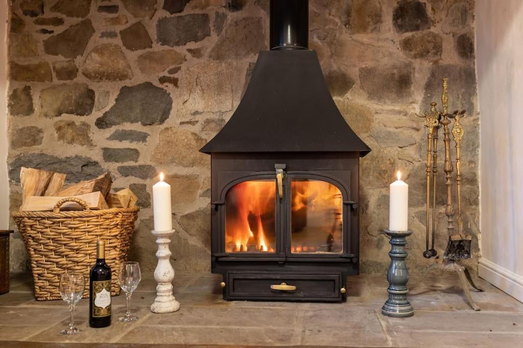 Plas Newydd With Swimming Pool, Fire Pit, And Log Fires Villa Rhiw Kültér fotó