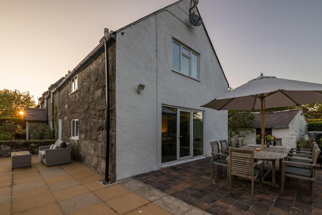 Plas Newydd With Swimming Pool, Fire Pit, And Log Fires Villa Rhiw Kültér fotó