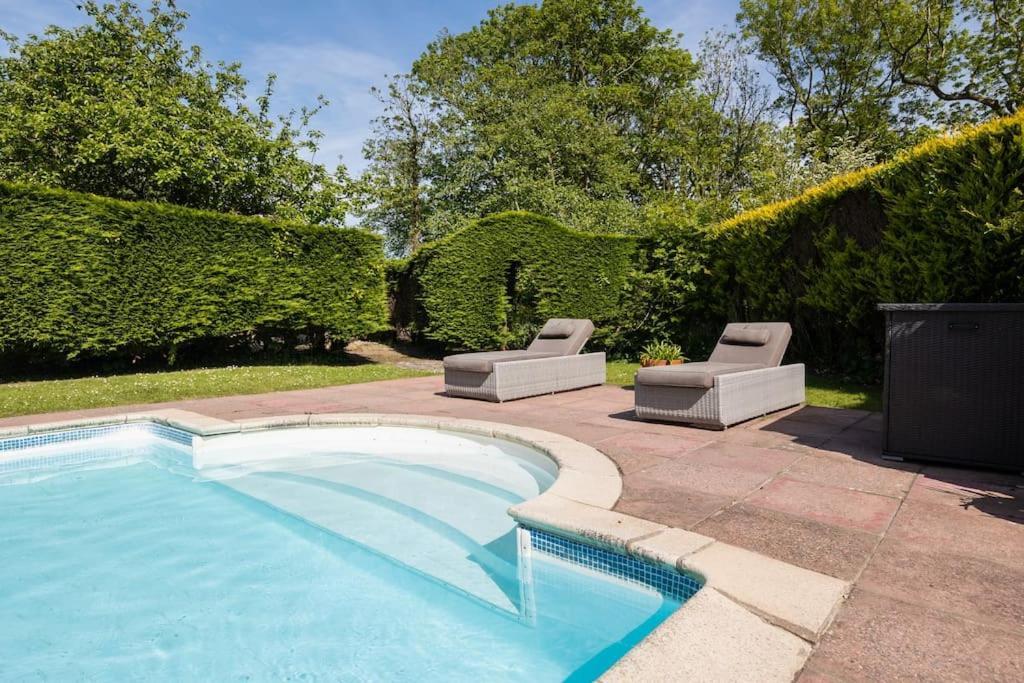 Plas Newydd With Swimming Pool, Fire Pit, And Log Fires Villa Rhiw Kültér fotó