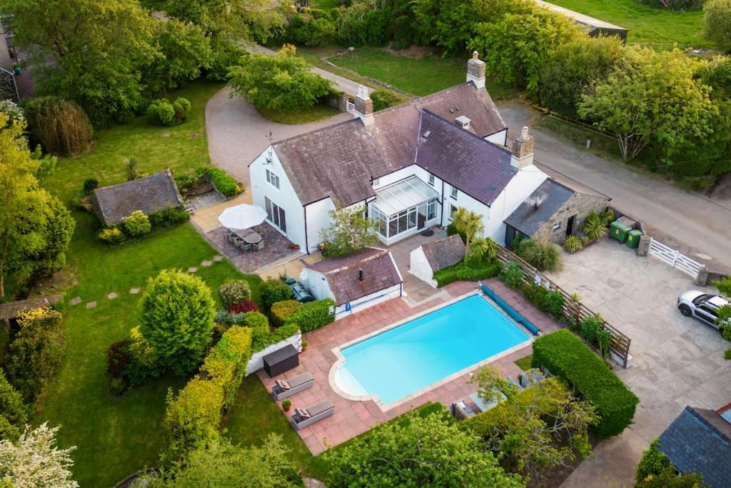 Plas Newydd With Swimming Pool, Fire Pit, And Log Fires Villa Rhiw Kültér fotó